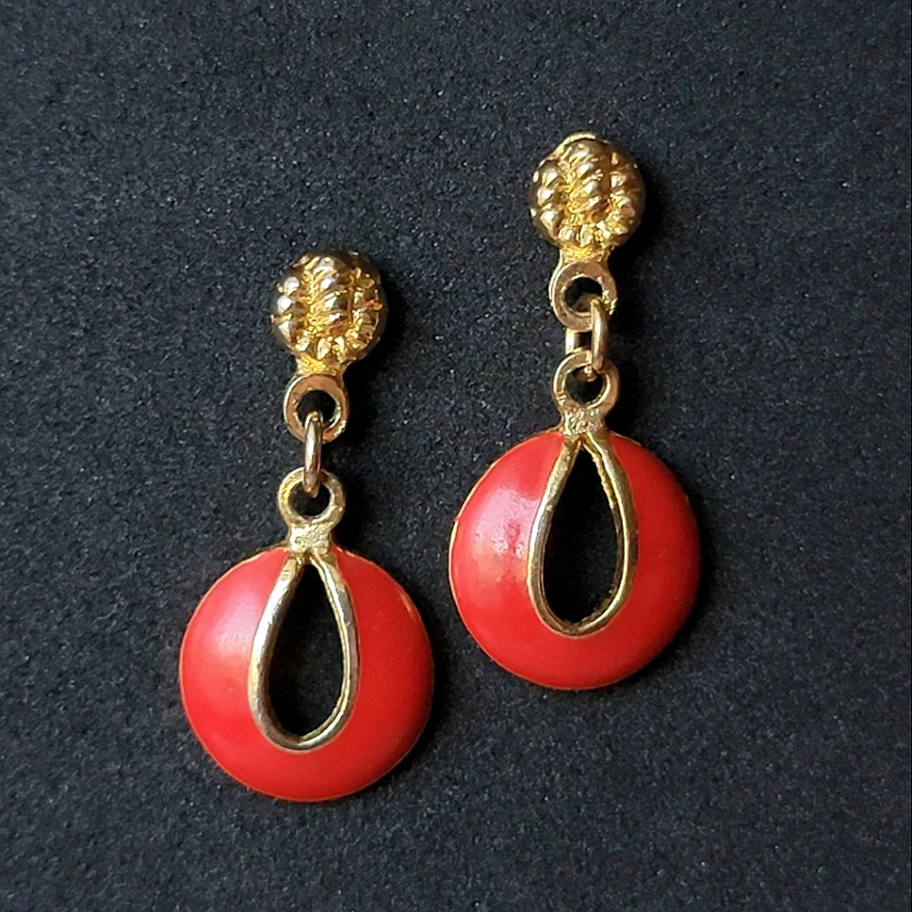 Vintage Keyhole Red Enamel Gold Tone Drop Earrings